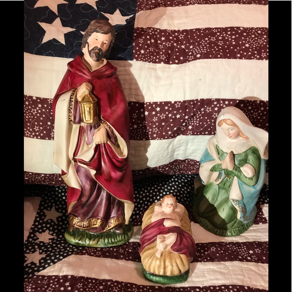 This is a three piece nativity